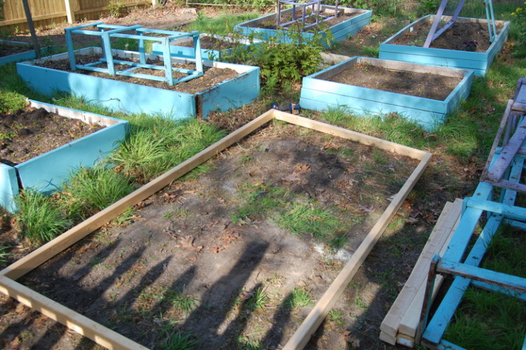 DIY Super Easy Raised Garden Bed for under 30