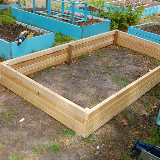 How to Build a Raised Bed CHEAP and EASY, Backyard Gardening 